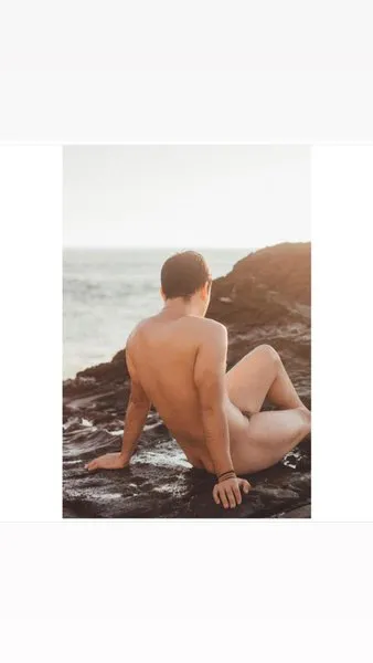 @gnakedboy