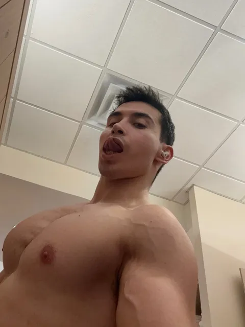 @gymbro2002