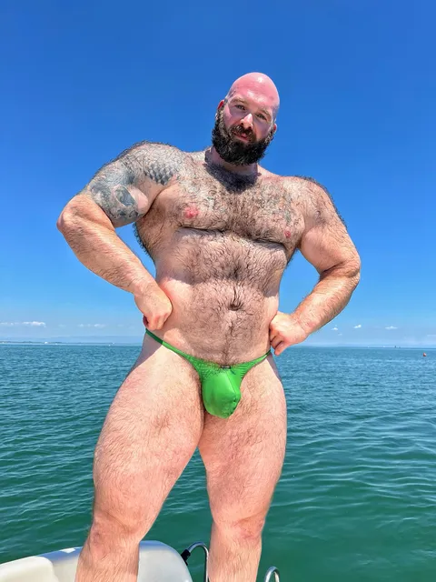 @hairymusclebear
