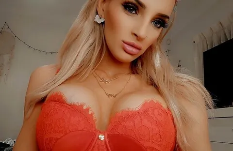@heyitscheyxo