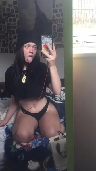 @hotmombodiee