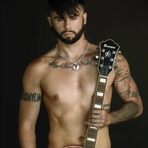 @iamtravisxo
