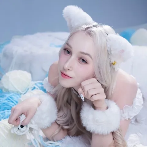 @icyblondegirl