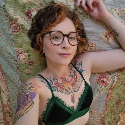 @itsarianadrew