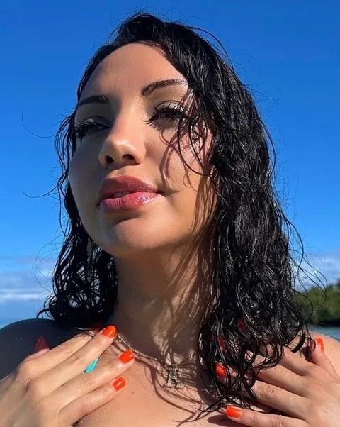 @itskayvv