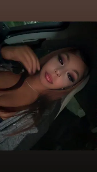 @itzholllz