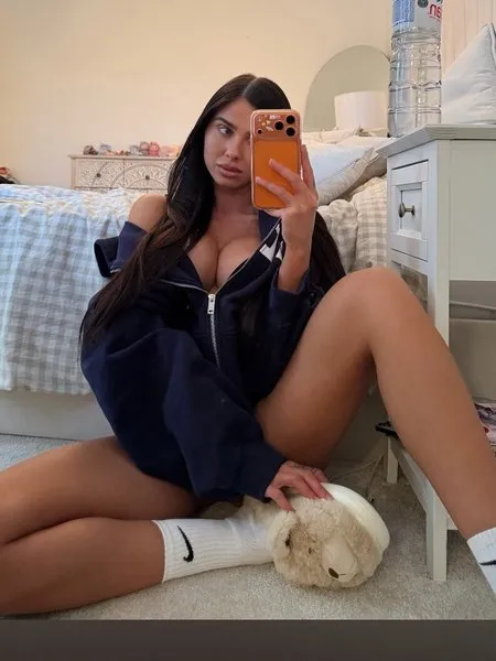 @izzyrhoades