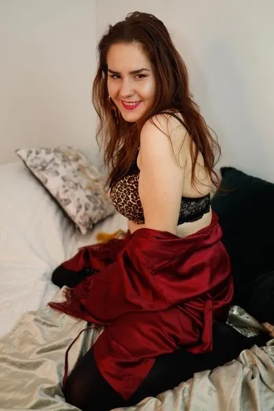 @juliaholmvip
