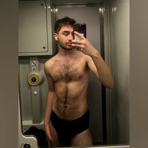 @justleotwink