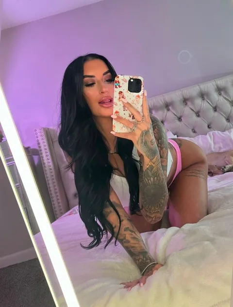 @katiedubz