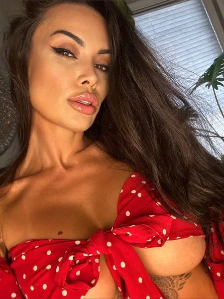 @kimberdeamore