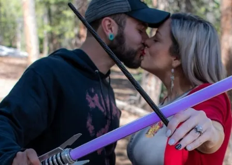 @kinkycoupleco