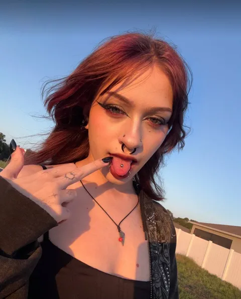 @kirafemdom