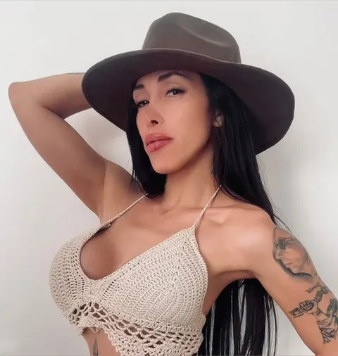 @larissafitgirl