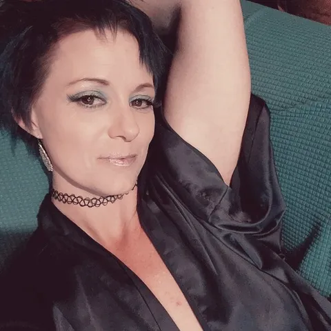 @laurasprays