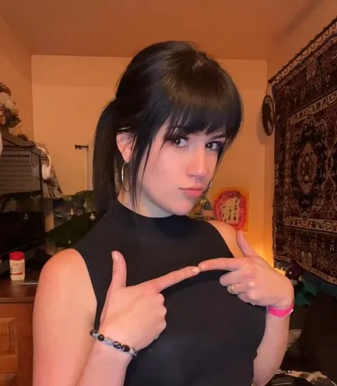 @laynabaka