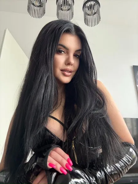 @leatherlara