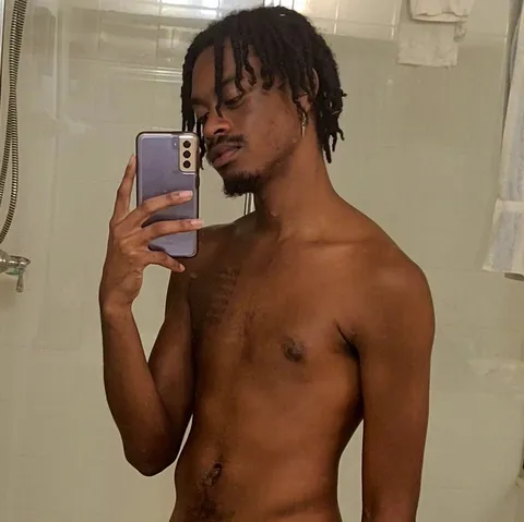 @leomxxn
