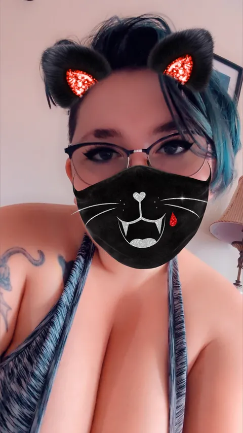 @lil_kittenx