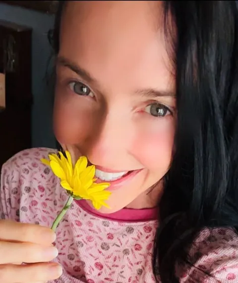 @lilrosiedoll