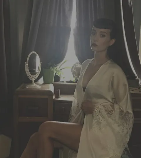 @lornadewdropper