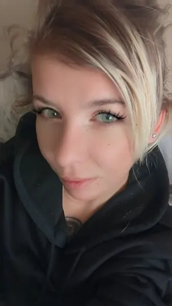 @manicpixelle