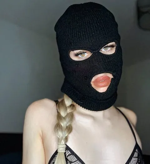 @maskedblondi