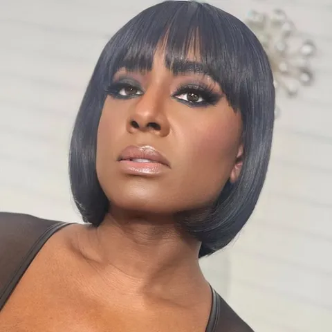 @milesofmonique