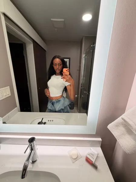 @minigirlpeach
