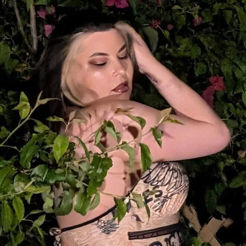 @misssdeville