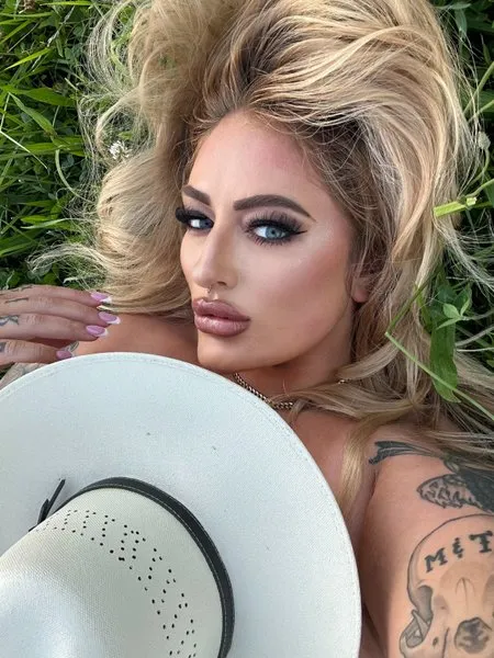 @missthickntatted