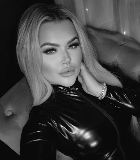 @mistresslaura11