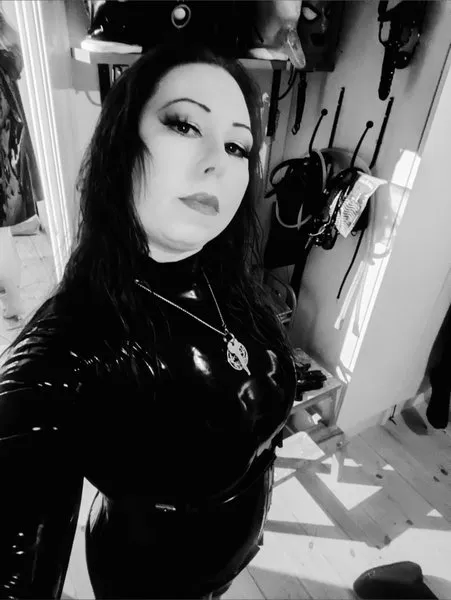 @mistressvewe