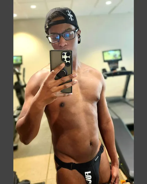 @mobby8