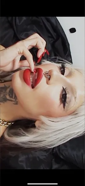 @mollycruel