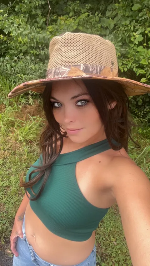 @nakednftgirl