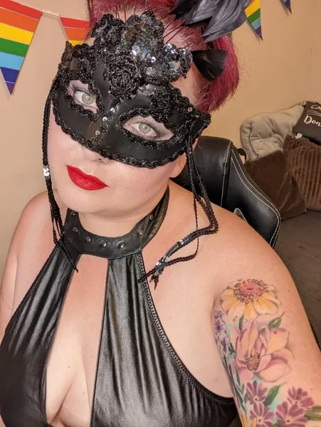 @naughtyrobyn
