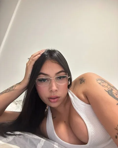 @nicoleeje