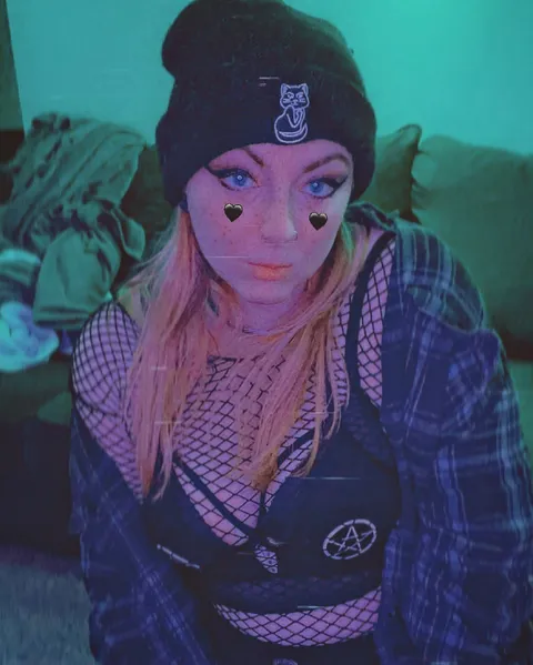 @nikkiruckusfree