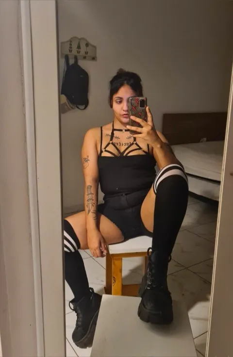 @numetalwomanx
