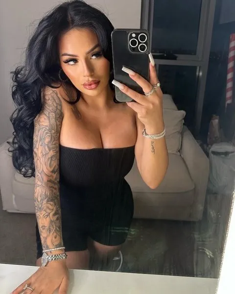 @officalrominaruiz