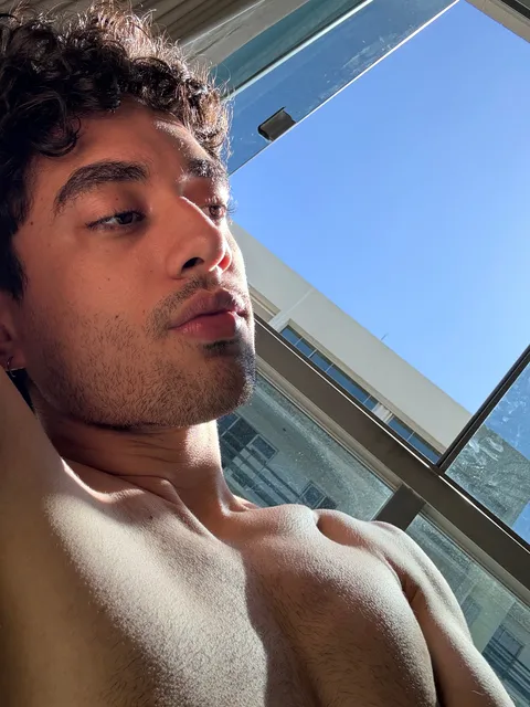 @outrogust