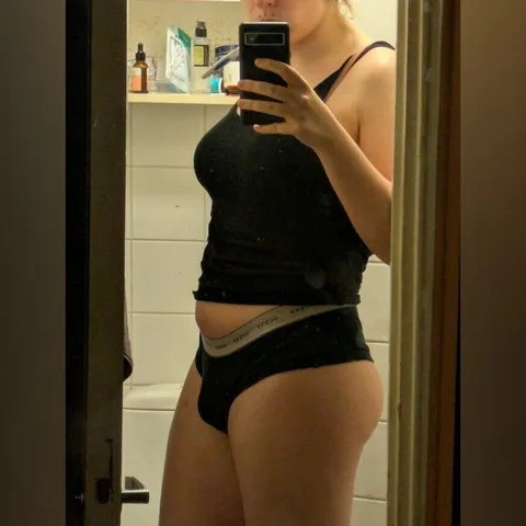 @p33n_queen