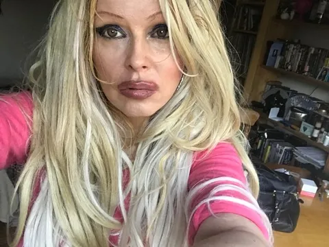 @pammybarbwire