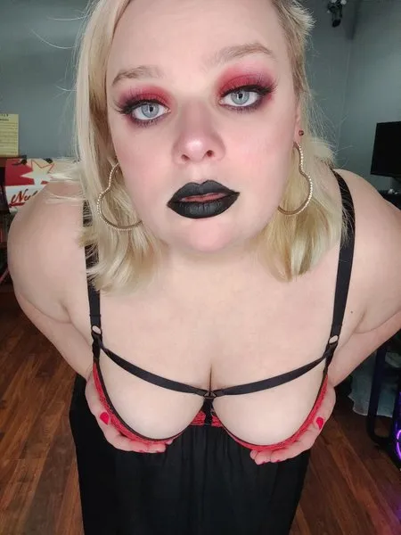 @phoebegoth