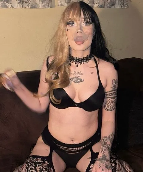 @pinkpussybrat420