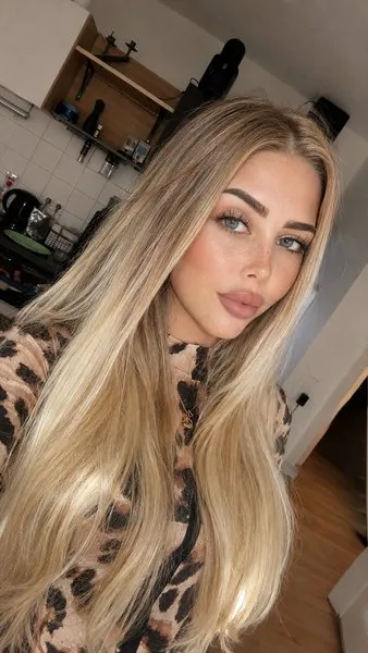@playbunny_laura