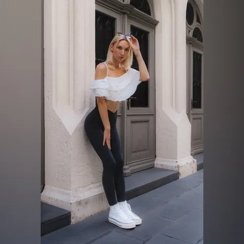 @poloblondie