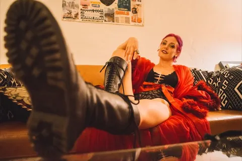 @queenvelvetamethyst
