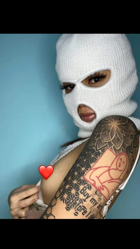 @realcutenicki